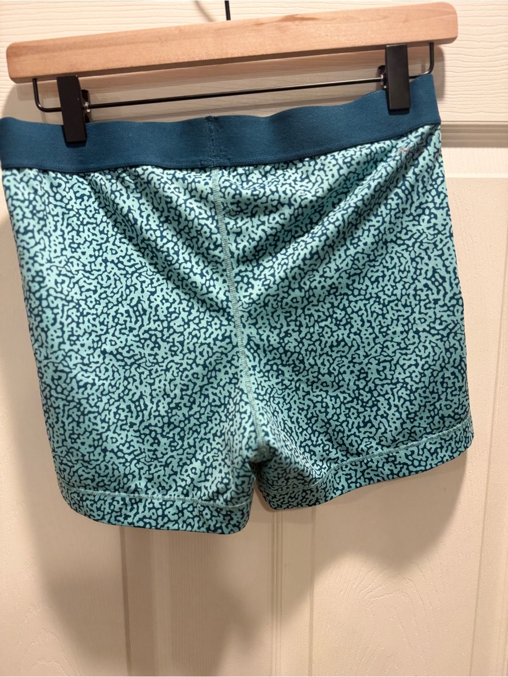 Nike Pro Women’s Compression Shorts Size L Blue Teal Print Athletic Gym - Picture 9 of 12